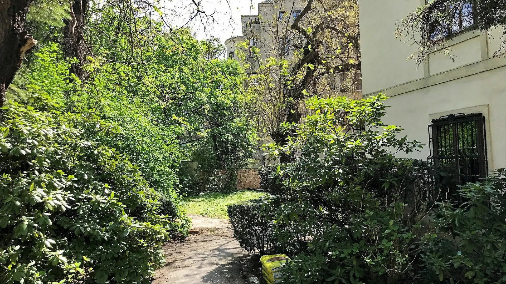 Counts 65 - Slightly Different Apartments  Vienna