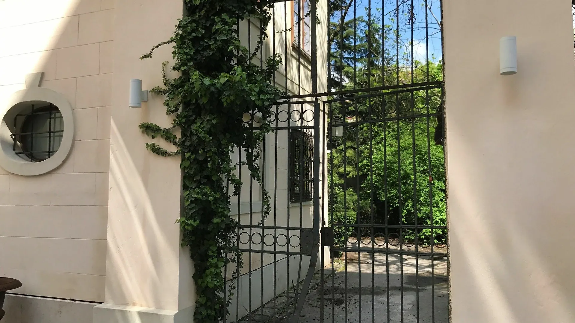 Counts 65 - Slightly Different Apartments